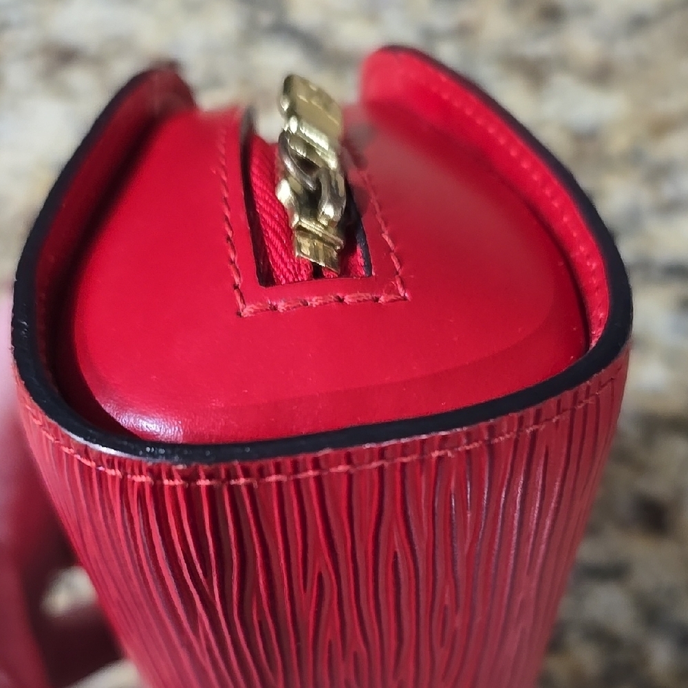 * Like New * Louis Vuitton Epi Dauphine PM Clutch - Picture 8 of 9